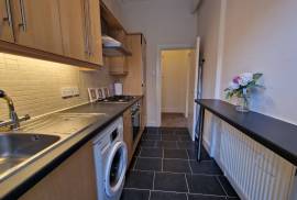 2 bedroom, Ground floor maisonette for sale