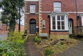 2 bedroom, Ground floor maisonette for sale