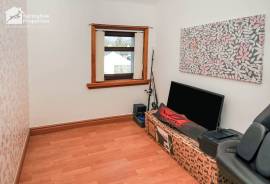 3 bedroom, Semi-detached house for sale