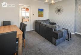 3 bedroom, Semi-detached house for sale