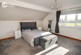 3 bedroom, Semi-detached house for sale