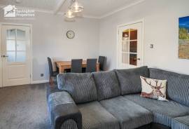 3 bedroom, Semi-detached house for sale