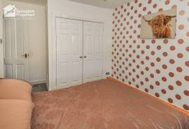 3 bedroom, Semi-detached house for sale