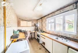3 bedroom, Semi-detached house for sale