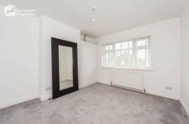 3 bedroom, Maisonette for sale