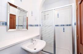 4 bedroom, Maisonette for sale