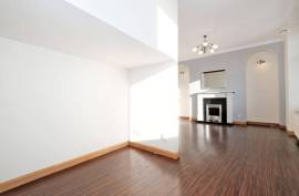 4 bedroom, Maisonette for sale