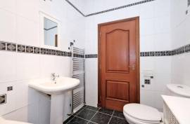 4 bedroom, Maisonette for sale