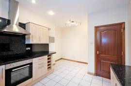 4 bedroom, Maisonette for sale
