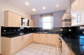 4 bedroom, Maisonette for sale