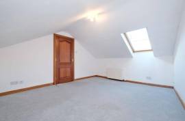 4 bedroom, Maisonette for sale