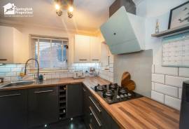 2 bedroom, Maisonette for sale