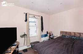 4 bedroom, Semi-detached house for sale