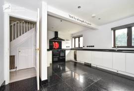 5 bedroom, Detached house for sale