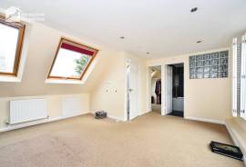 5 bedroom, Detached house for sale
