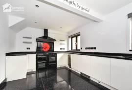 5 bedroom, Detached house for sale
