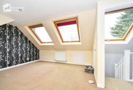 5 bedroom, Detached house for sale