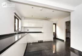 5 bedroom, Detached house for sale