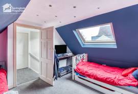 4 bedroom, Cottage for sale