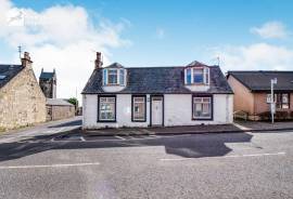 4 bedroom, Cottage for sale