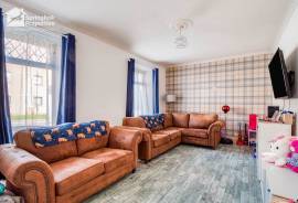 4 bedroom, Cottage for sale