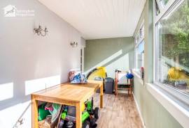 4 bedroom, Cottage for sale