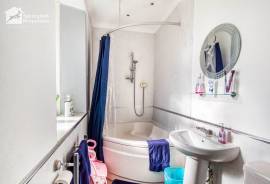 4 bedroom, Cottage for sale