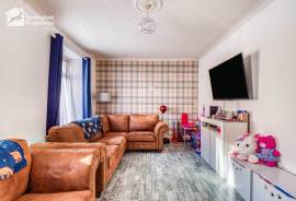 4 bedroom, Cottage for sale