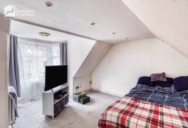 4 bedroom, Cottage for sale