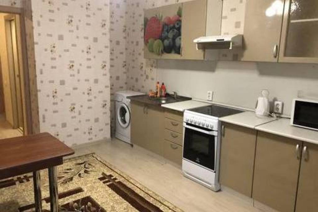 Пишите в WhatsApp +7 962-388-28-38. Также рядом сдаётся двухкомнатная квартира и частный дом!