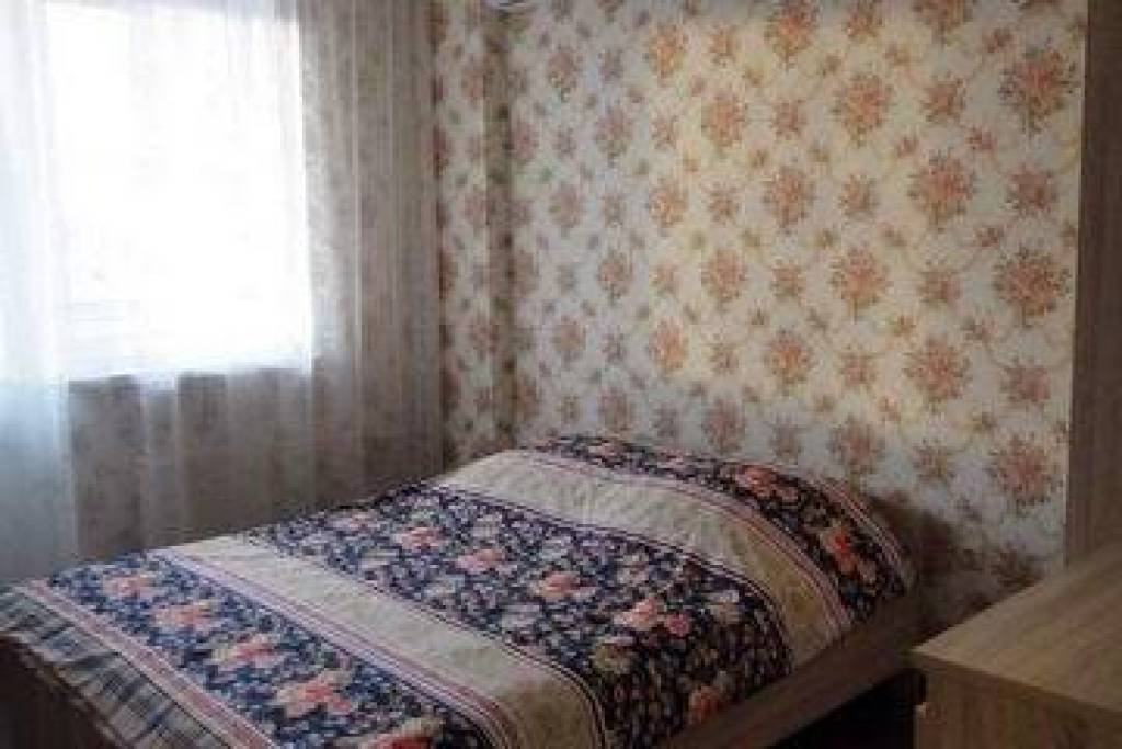 Пишите в WhatsApp +7 962-388-28-38. Также рядом сдаётся двухкомнатная квартира и частный дом!