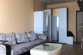 Пишите в WhatsApp +7 962-388-28-38. Также рядом сдаётся двухкомнатная квартира и частный дом!