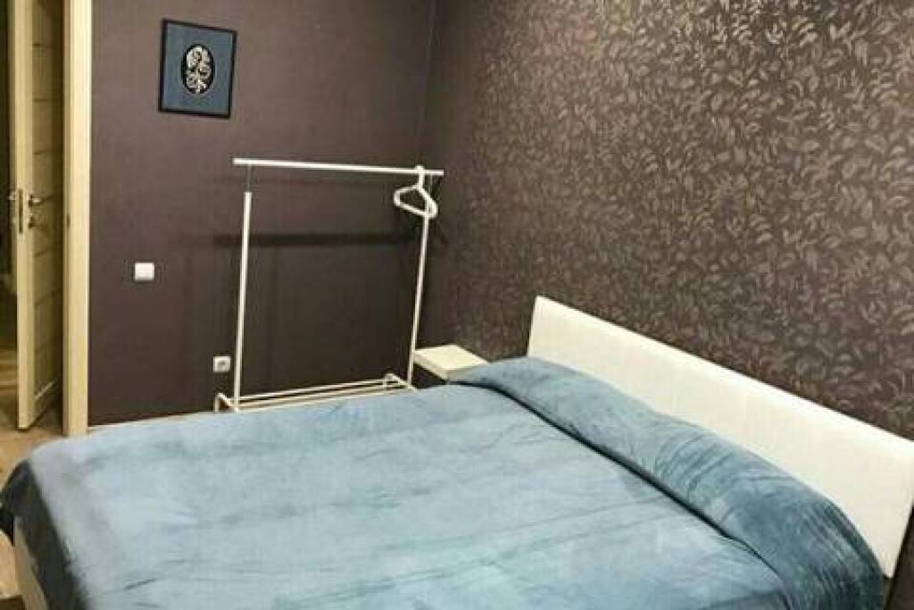 Пишите в WhatsApp +7 962-388-28-38. Также рядом сдаётся двухкомнатная квартира и частный дом!