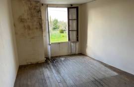 €145000 - 4 Bedroom Old House in a Superb Setting