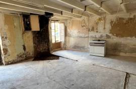 €145000 - 4 Bedroom Old House in a Superb Setting