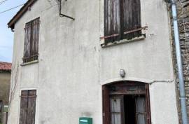 €326300 - Large 18th Century House with 7 Bedrooms and Swimming Pool, Near Brux And Used For Airbnb