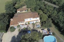 €447350 - Beautiful 10 Bedroom Bed And Breakfast Property In Verteuil. Outbuildings and Pool.