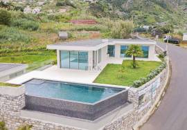Luxury Villa with Pool - 3 Bedrooms in Faial