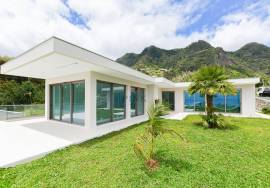 Luxury Villa with Pool - 3 Bedrooms in Faial