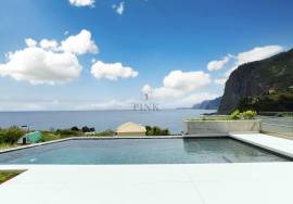 Luxury Villa with Pool - 3 Bedrooms in Faial