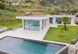 Luxury Villa with Pool - 3 Bedrooms in Faial