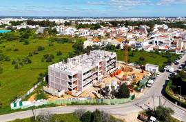 Building under construction with 2 and 3 bedroom apartments with swimming pool in Alvor