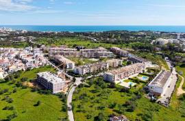 Building under construction with 2 and 3 bedroom apartments with swimming pool in Alvor