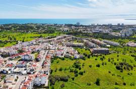 Building under construction with 2 and 3 bedroom apartments with swimming pool in Alvor