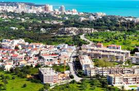 Building under construction with 2 and 3 bedroom apartments with swimming pool in Alvor