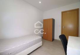 3 bedroom apartment with terrace and storage