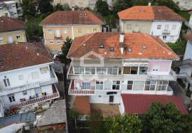 3 bedroom apartment with terrace and storage