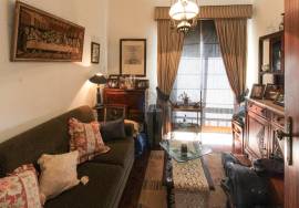 5 bedroom villa with 2 garages, terrace and shop - central