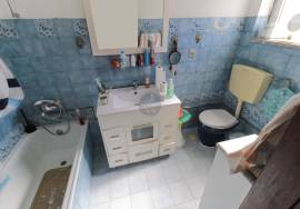 5 bedroom villa with 2 garages, terrace and shop - central