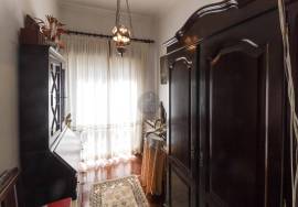5 bedroom villa with 2 garages, terrace and shop - central
